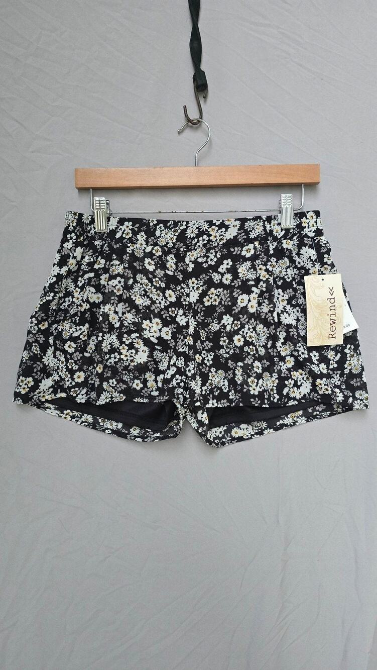 Rewind Shorts Womens Medium Black Floral Chiffon Lined Pleated Elastic Waist